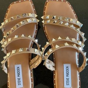 Size 6.5 Steve Madden Skyler slide sandals